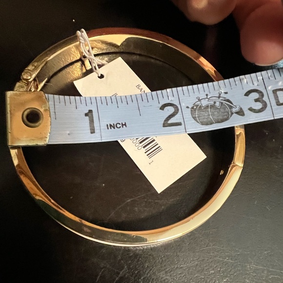 Banana Republic factory white enamel and gold tone hinged bangle bracelet. NWT - Picture 3 of 7